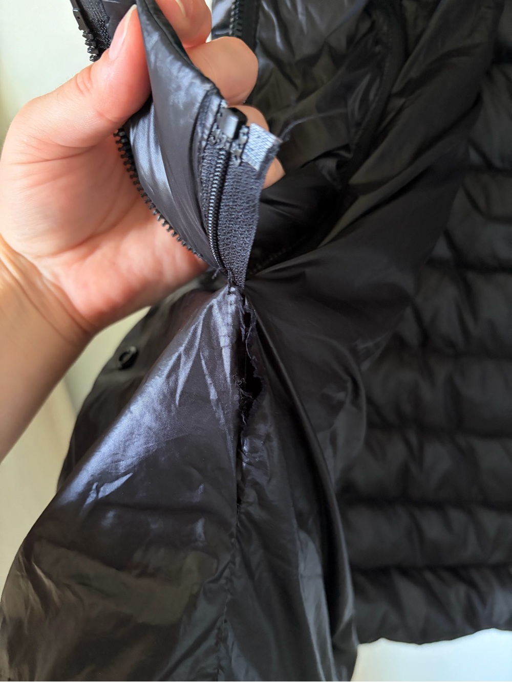 TUMI Black Lightweight Down Puffer Coat Convertible Backpack XL - Picture 6 of 11